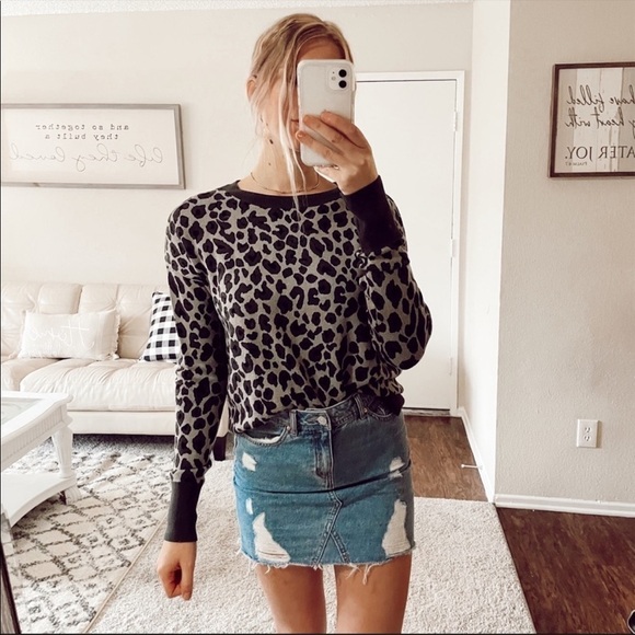 Isaac Mizrahi leopard print sweater small - Picture 10 of 11
